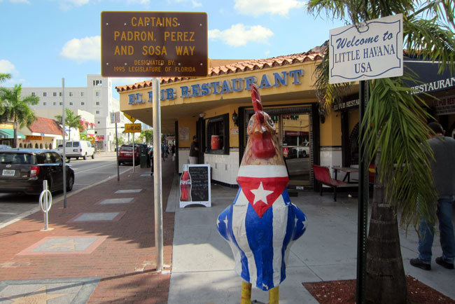 Estrella Leopoldo Fernández Tres Patines en Calle Ocho de Little Havana, Miami